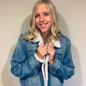 Meet your Posher, Caitlin